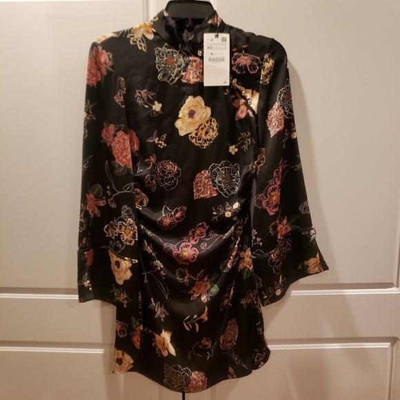 Zara floral dress - Picture 7 of 8